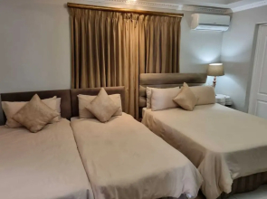 Savoy Lodge - Budget Triple Room