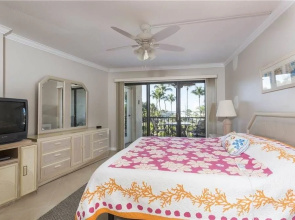 Harbor Towers Yacht Pool 1 Br Condo by RedAwning