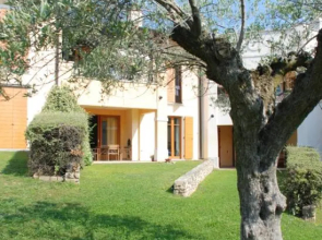 Sakura House