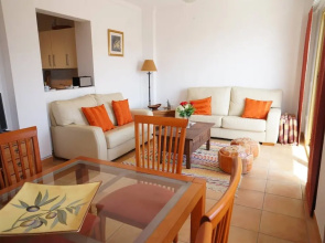La Alcazaba - 3 bed apt With Communal Pool