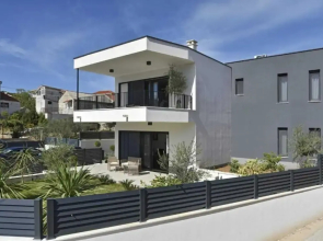 Luxury Slatine Apartments With Terrace and Garden