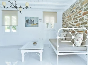 Cozy 2-bedroom House in Tinos