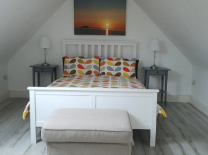 Pier Road Cottage