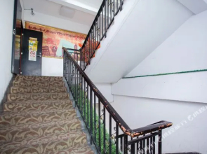 Lihao Youth Hotel (Caohejing Development Zone Subway Station)