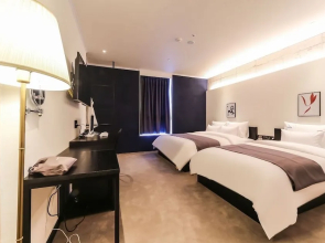 The Point Hotel - Myeongji