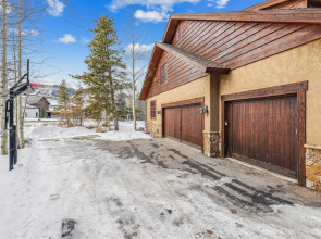 Trot Ski-House by RedAwning