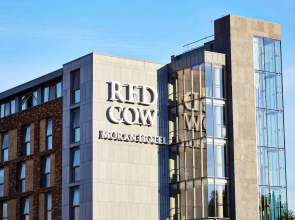 Red Cow Moran Hotel