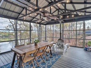 'the Chalet on Sinclair' w/ Private Dock & Kayaks!