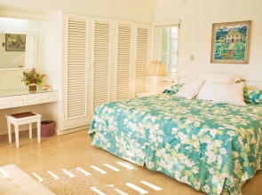 Seagrapes 5br by Jamaican Treasures