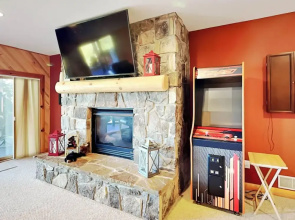 Magnificent Mountain Lodge by Taylor Made Deep Creek