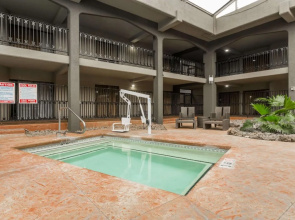 BLVD 2500 Apartments