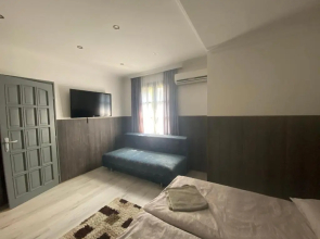 Holiday Apartmanház