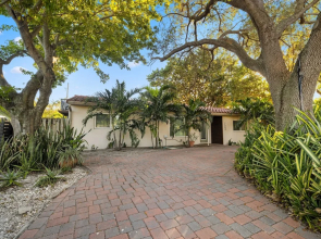 Recently Renovated Paradise W/ Private Pool! Close To Everything! 2 Bedroom Home by RedAwning