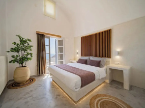 Bluewhite Suites & Villa Santorini