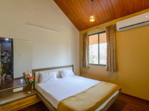 Lake View Holiday Villa Near Sula Wine Yard With 3 BdRms