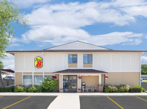Super 8 Motel - Beaver Dam