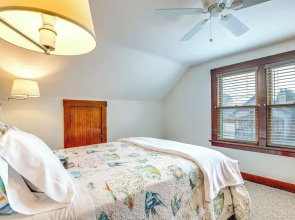 'ania's Retreat' w/ Deck: Walk to Lake Michigan!