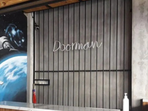 RedDoorz Plus @ Doorman Guest House