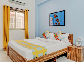 OYO Home 78057 Dazzling Studios Near Airport