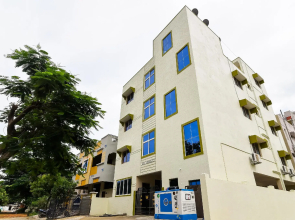 OYO 60574 Tnr Residency