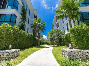 Steps from the Ocean and MainStreet C140