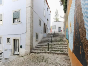 Charming Castelo Studio Apartment Rentexperience