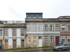 LovelyStay - Cozy Duplex with Patio right off train&metro station