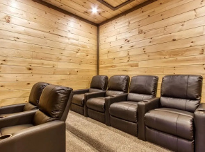 Ern823 - Eagle Falls - Great Location With Private Heated Indoor Pool! Close To Town! 3 Bedroom Cabin by RedAwning