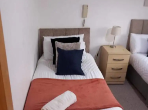 Balcony one Bedroom Broad Street ap