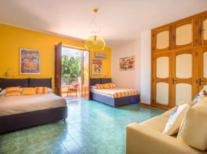 Una Scogliera sul Mare con Piscina by Wonderful Italy