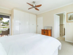 3 Bedroom Family Home - Houtbay