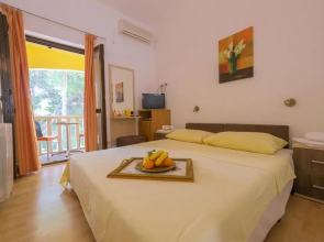 Amazing Apartment in Podstrana With Wifi