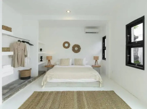 4BR Luxe Pool Villa Canggu near Finns