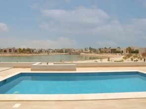 Peaceful 2-bedroom Pool Escape