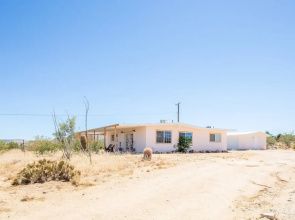 Flamingo Ranch - Dreamy Desert Design With Hot Tub 2 Bedroom Home by RedAwning