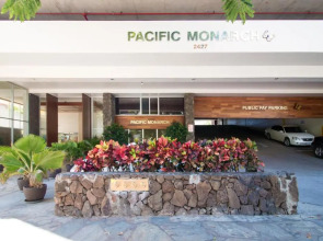 Beautiful Studio in Waikiki - Wifi, Netflix & Split AC - 1 Block to the Beach!