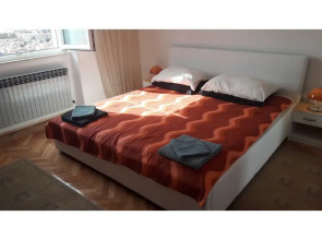 Apartment & Rooms House with Garden