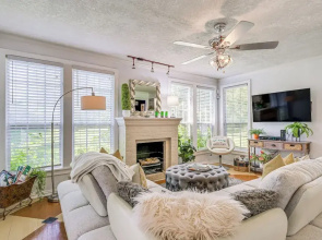 1 Mi to Dtwn: Family-friendly Brenham Bungalow!