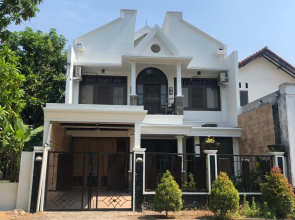 Oyo Life 2093 Kyla Residence