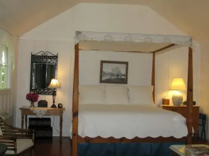 Belle de Jour Inn