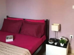 1 Bed - Sleeps 2 - Private Balcony - Free Parking