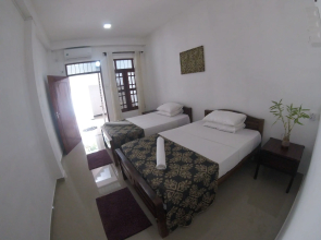 A to Zee Airport Villa