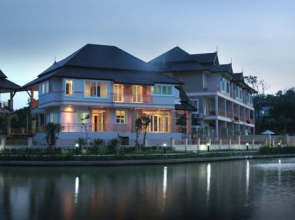 Private Lagoon Villas
