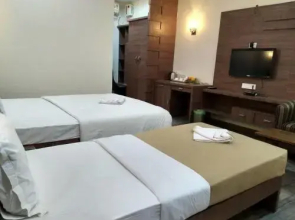 Hotel Holiday Palace By OYO Rooms