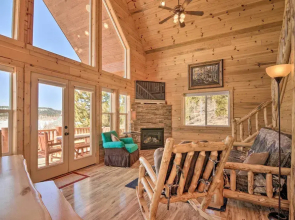 Whistling Woods Cabin: Meadow Views + Gas Grill!