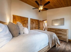 Flathead River Retreat For 15!