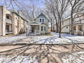 Newly Renovated Home Close to Dtwn Lawrence!