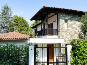B home in Panorama