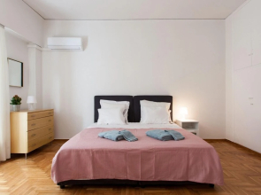 2 Bdrm apt for up to 6 Guests Next to Acropolis Museum