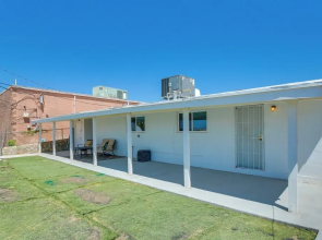 El Paso Home ~ 2 Mi to University Medical Center!